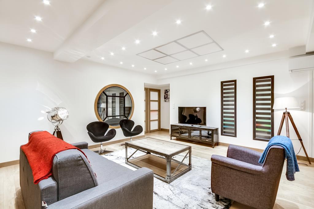 Just Renovated 138m2 On The Seine * Paris